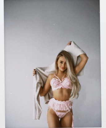 С мной ты окунешься в мир наслаждения и раскованности. Сияющие глаза и соблазнительная улыбка - мои главные преимущества. Я готова доставить тебе массу удовольствия, воплотить все твои фантазии в реальность. У меня отличная фигура, упругая грудь и шикарная задница, которыми я очарую тебя с первого взгляда. Мои услуги включают всё, о чем только можешь мечтать. Доверься моим чарам и забудь обо всем, сам только ты и я. Уверяю, ты останешься доволен и захочешь вернуться ко мне снова. Жду встречи, чтобы доставить тебе настоящее блаженство. 🌟😘💋🔥 2503, 20 лет